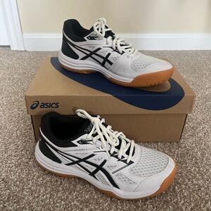 Girls ASICS Upcourt volleyball shoes 4.5
